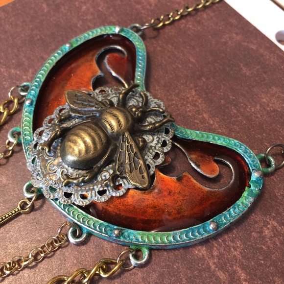 Mixed media steampunk cosplay bee necklace - Picture 2 of 11